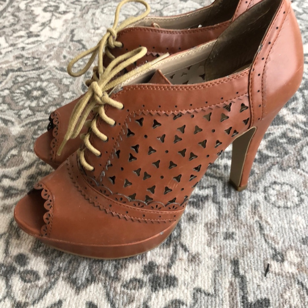 G by Guess, Size 8.5, Woman’s brown/tan heels
